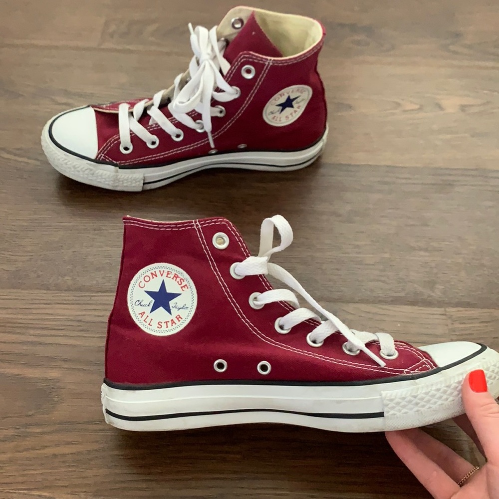 Maroon high top converse